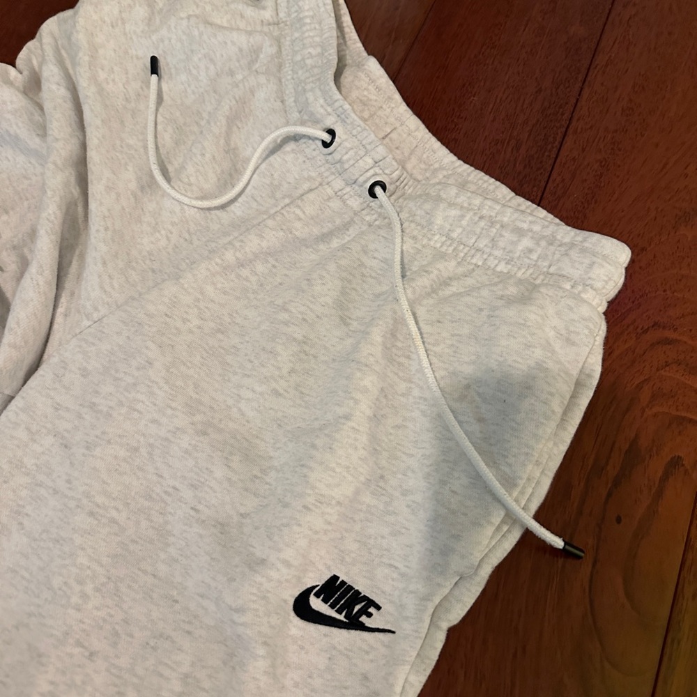 Light grey Nike sweatpants